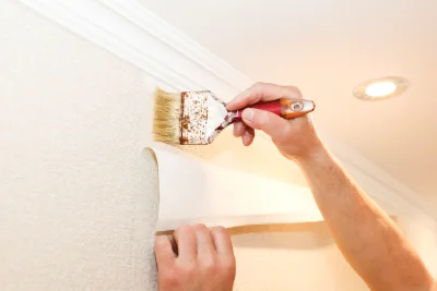 Pose de papier peint à la Folletière-Abenon — revêtements muraux et toiles de verre